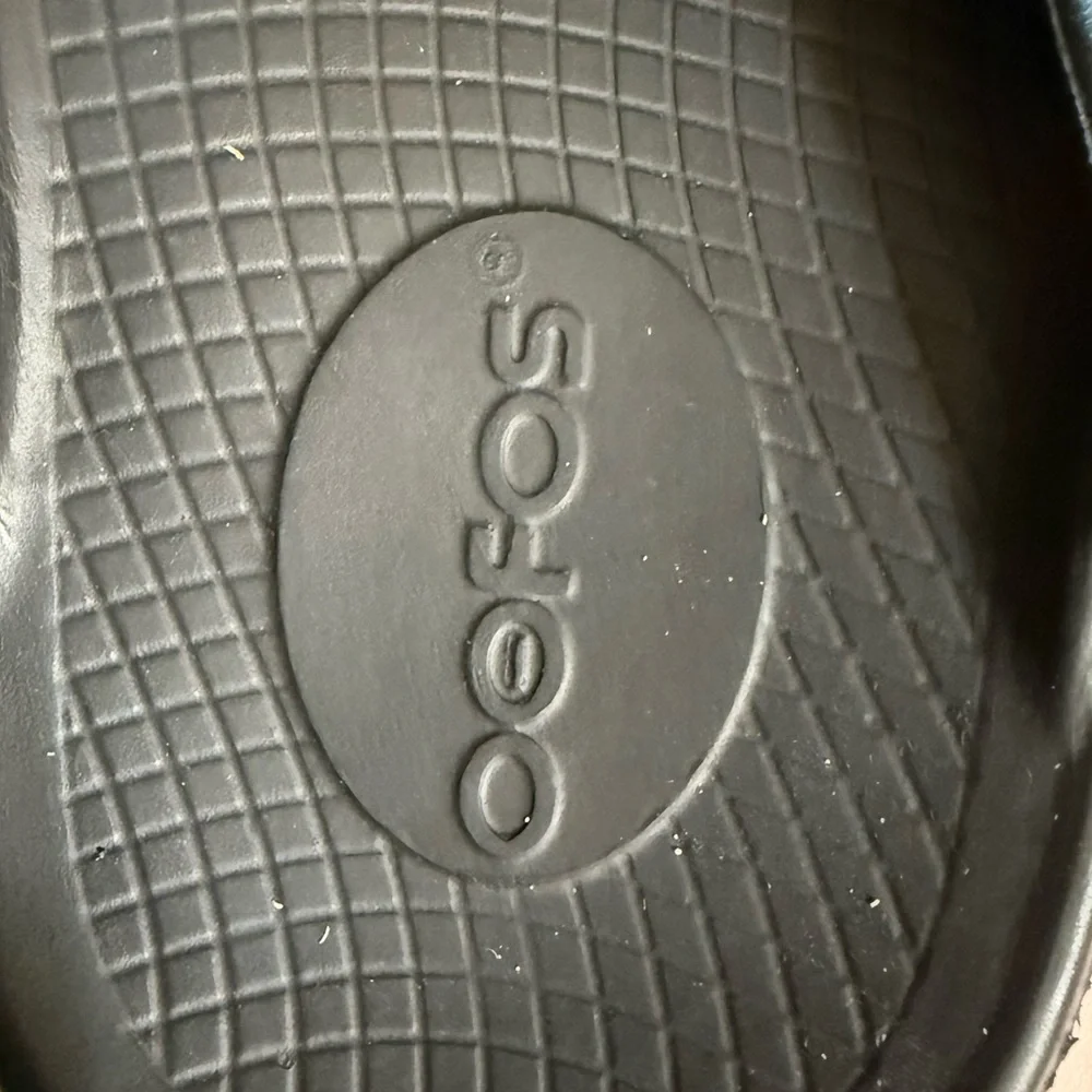 OOFOS Sandals, size 11, Luxe Black Atlantis,‎ EUC